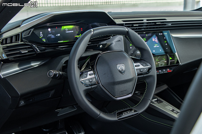 Peugeot 408 小改款試駕|帥只是基本,開過更懂它的動人!