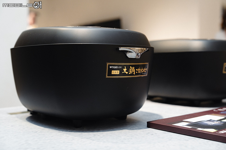 虎牌TIGER「土鍋泡火炊」旗艦電子鍋在台上市｜把日本料亭土鍋飯搬回家！
