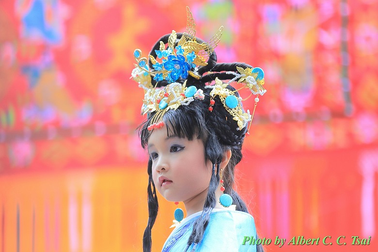 點我看大圖 【首部曲】香港長洲「飄色會景巡遊」:雙機鏡頭中的童稚色芯神韻與光影(5D4 / 5DSr)