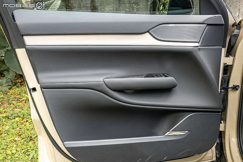Volvo EX90 試駕|以北歐氛圍重新定義旗艦,引領品牌邁入新世紀的純電七人休旅!