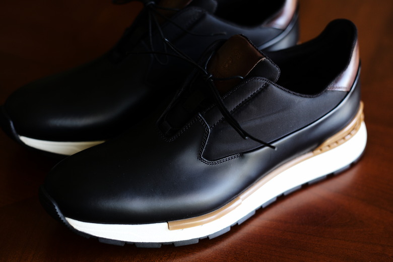 點我看大圖 懶人鞋:Zegna Triple Stitch vs. Berluti Fast Track Slip On