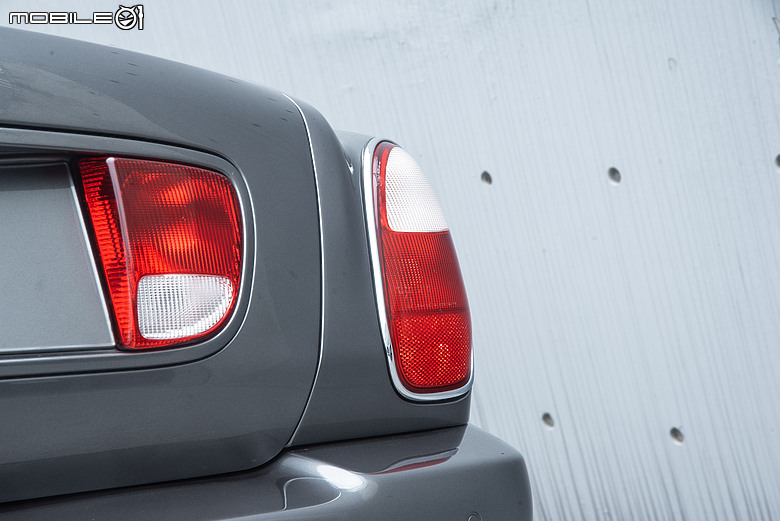 老派機械與電氣化時代的相遇｜Bentley Arnage T與Flying Spur Hybrid
