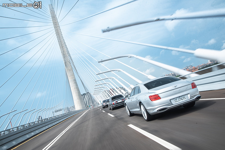 老派機械與電氣化時代的相遇｜Bentley Arnage T與Flying Spur Hybrid