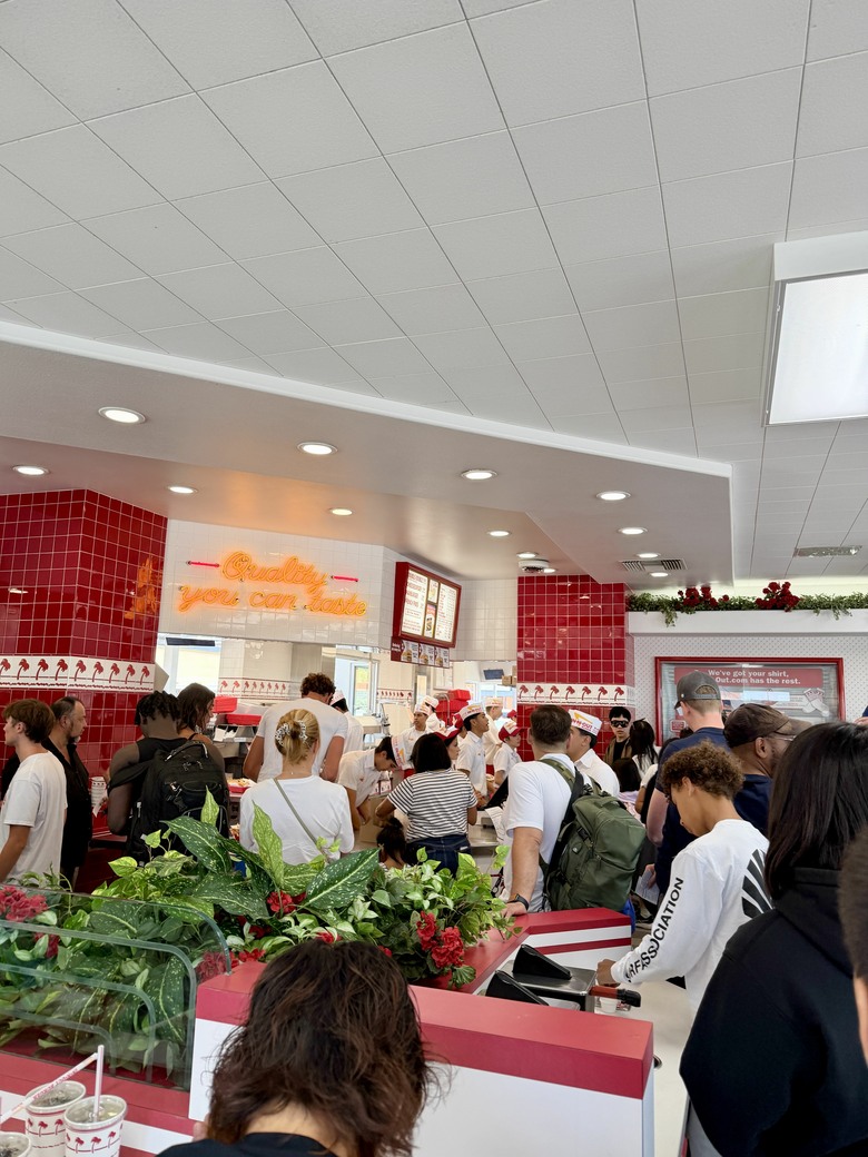 寶藏打卡點～來LA必來洛杉磯機場旁的In-N-Out Burger