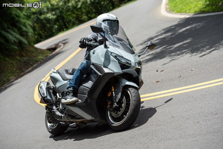 YAMAHA TMAX 560 TECH MAX 試駕｜羊皇無須多言，無可取代的王者