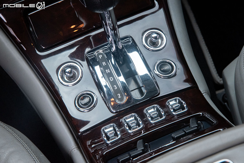 老派機械與電氣化時代的相遇｜Bentley Arnage T與Flying Spur Hybrid