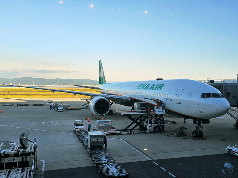 點我看大圖 日本-大阪|長榮 BR129 777-300ER 大阪關西 KIX-台北 TPE 皇璽桂冠艙 商務艙 飛行紀錄