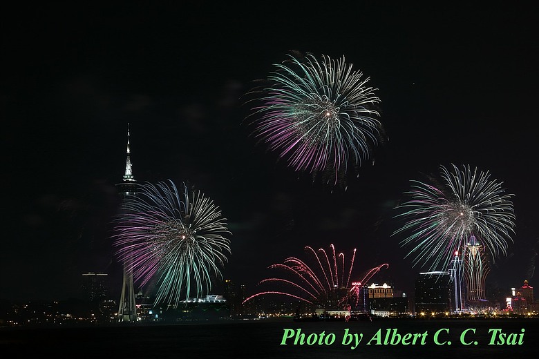 【夜空詩篇】璀璨盛放的濠江煙花：2015澳門國際煙花節台灣隊奪冠視覺饗宴