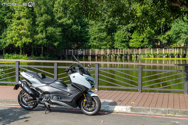 YAMAHA TMAX 560 TECH MAX 試駕｜羊皇無須多言，無可取代的王者