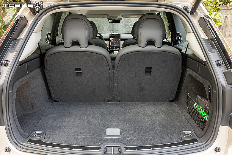 Volvo EX90 試駕|以北歐氛圍重新定義旗艦,引領品牌邁入新世紀的純電七人休旅!