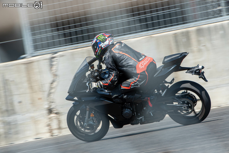 點我看大圖 YAMAHA YZF R3/R9賽道試駕|親和雙缸與靈動三缸,全面釋放R DNA極限性能