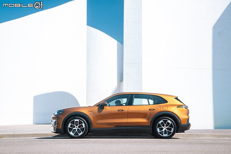 Porsche Cayenne S Electric 試駕|操控本色依舊,科技座艙更令人驚艷!