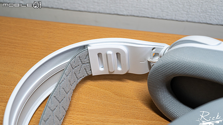 點我看大圖 【開箱】入門Dolby Atmos三模無線耳機 | CORSAIR HS35 v3 WIRELESS WHITE