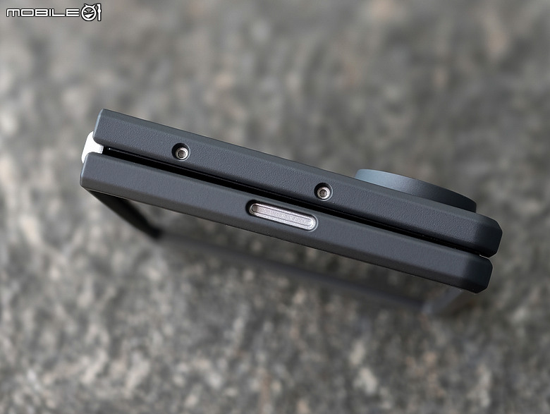 UAG x 三星 Z Fold8 / Fold8 Ultra / Flip8 保護殼｜內建磁吸 360° 支架、軍規輕薄之選！