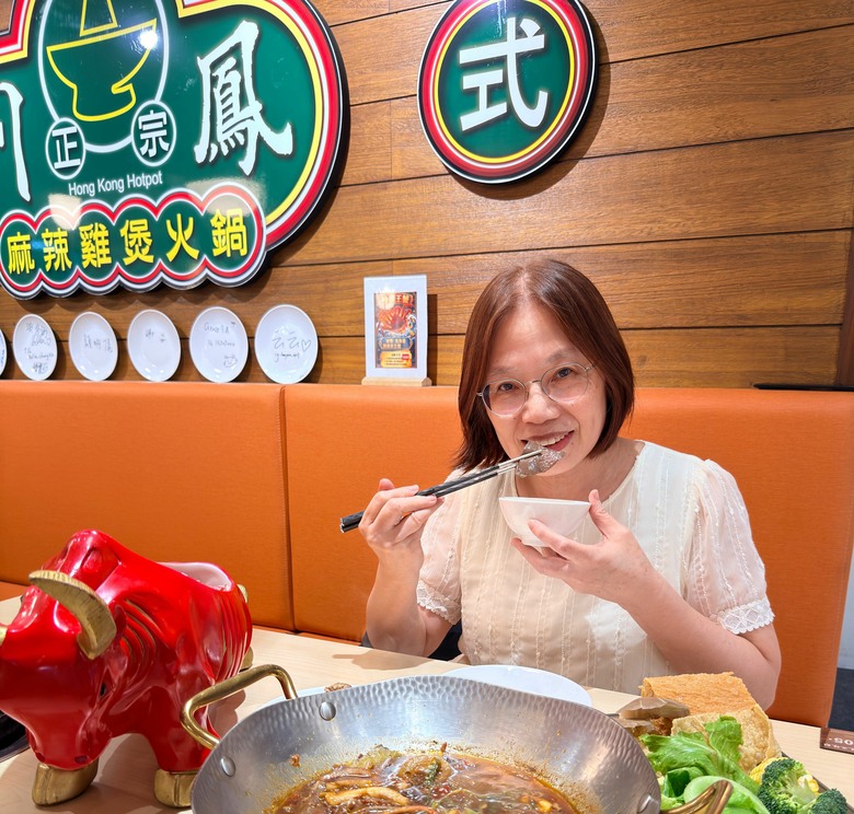 【六張犁火鍋推薦】川鳳港式麻辣雞煲，一鍋兩吃超特別！299元自助吧吃到飽