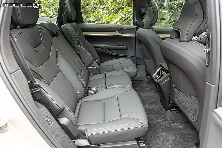 Volvo EX90 試駕|以北歐氛圍重新定義旗艦,引領品牌邁入新世紀的純電七人休旅!