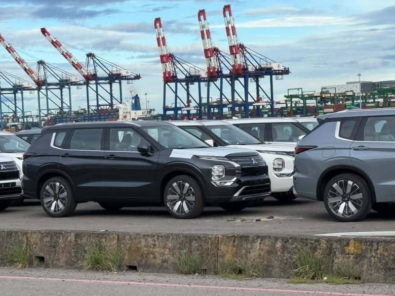Outlander新車到港，被網友捕捉