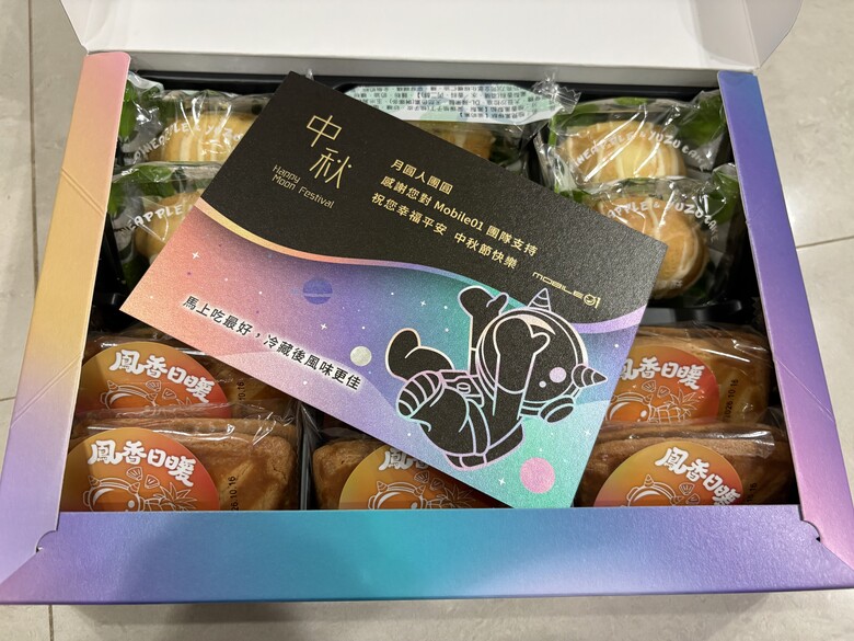 【開箱】我小時候也有個黑道大哥的夢想｜Mobile01 × 王鵬傑中秋禮盒，結果先被《出陣》吸走了