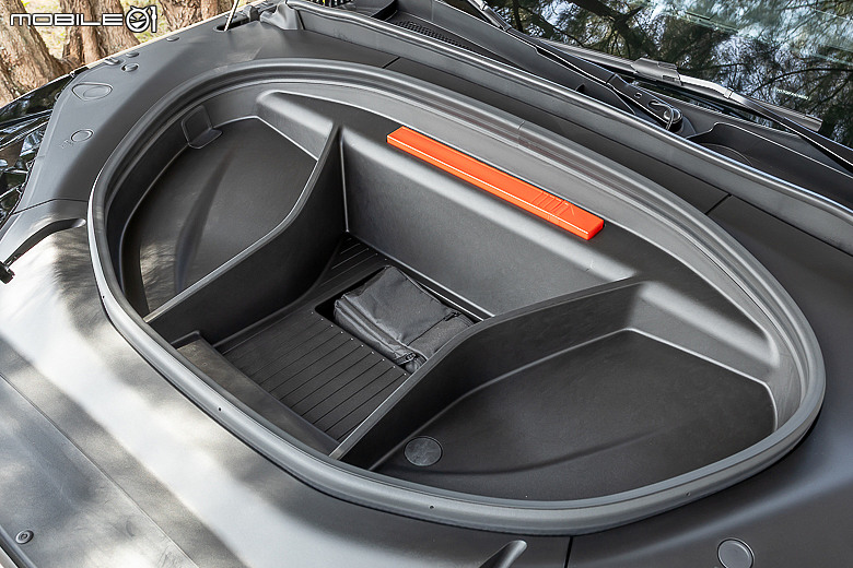 Volvo EX90 試駕|以北歐氛圍重新定義旗艦,引領品牌邁入新世紀的純電七人休旅!