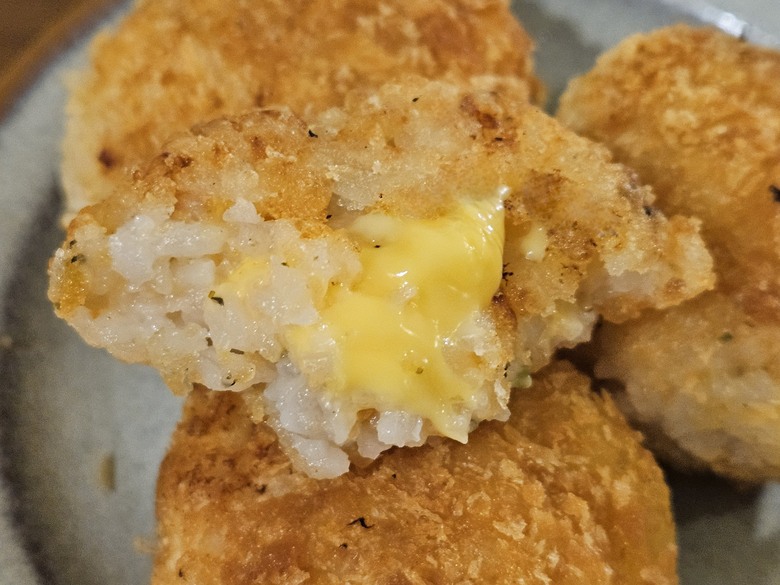 起司香鬆炸飯球