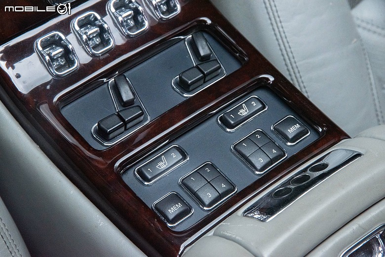 老派機械與電氣化時代的相遇｜Bentley Arnage T與Flying Spur Hybrid