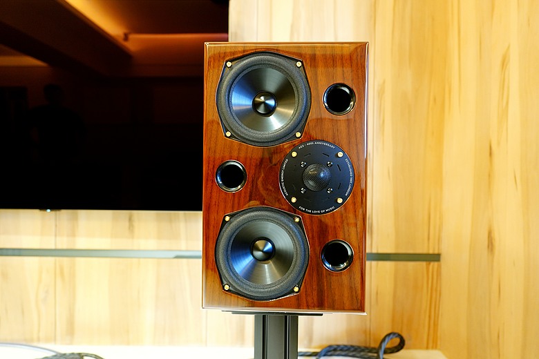點我看大圖 英國經典 Acoustic Energy AE2 40周年紀念版!入手開箱!💕