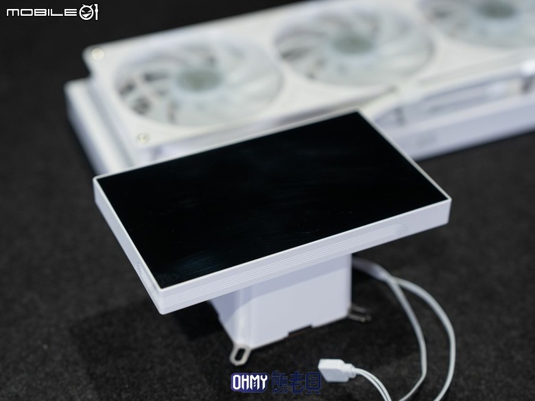 TT ST360 Ultra ARGB Sync 水冷散熱器 翻轉大螢幕+側出水管