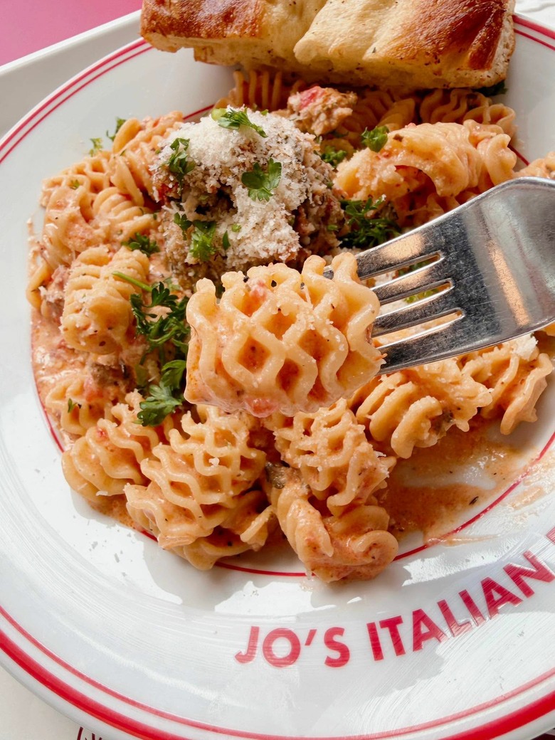 溫哥華cp值超高義大利麵～「Jo’s Italian Deli」必吃蜂巢義大利麵