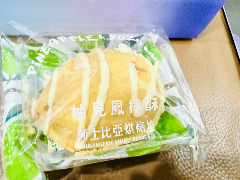 一盒中秋,兩品鳳梨風景|Mobile01 × 王鵬傑聯名中秋禮盒