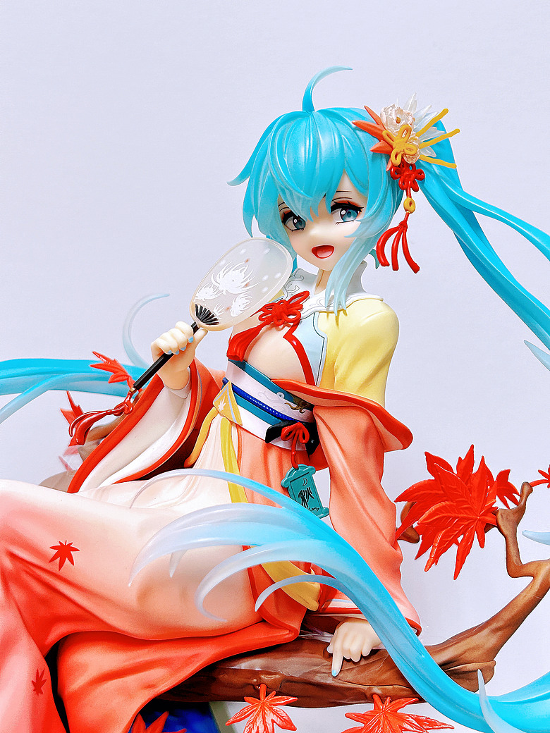 【開箱】初音未來 月西江 - 暮秋楓音沁心弦，皓月楓紅映滿江！