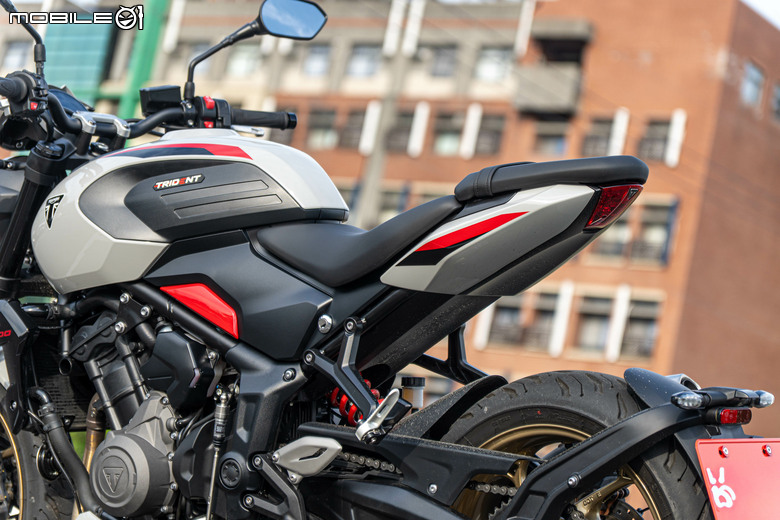 點我看大圖 Triumph Trident 800 試駕|西裝暴徒展新貌,三缸魅力任逍遙