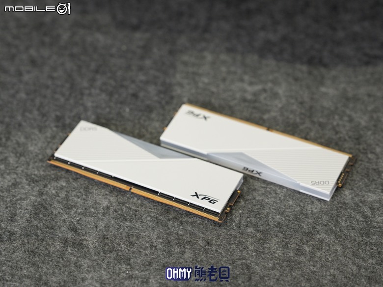 木紋 x 白色 美學！技嘉AORUS RTX5080 INFINITY WOOD