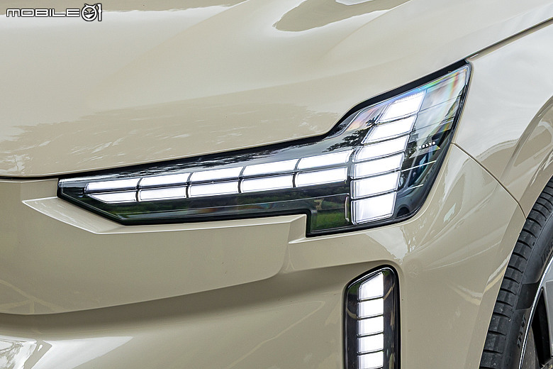 Volvo EX90 試駕|以北歐氛圍重新定義旗艦,引領品牌邁入新世紀的純電七人休旅!