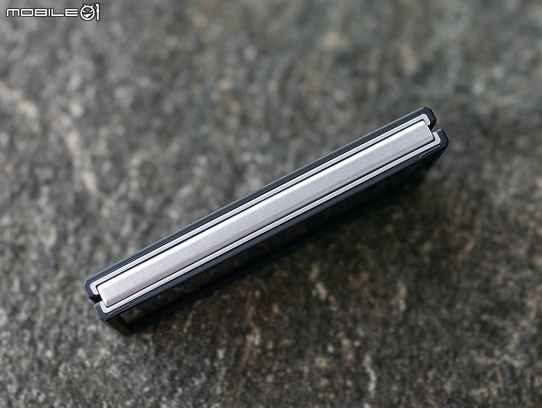 UAG x 三星 Z Fold8 / Fold8 Ultra / Flip8 保護殼｜內建磁吸 360° 支架、軍規輕薄之選！