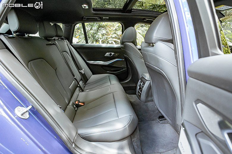 BMW 318i Touring M Sport 試駕|帥勁跑格、價格OK!