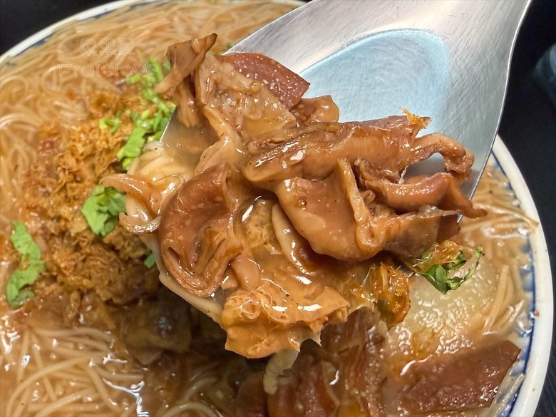 在地30年三代傳承麵線老店!必吃招牌蛋酥大腸、肉羹麵線,寵物友善