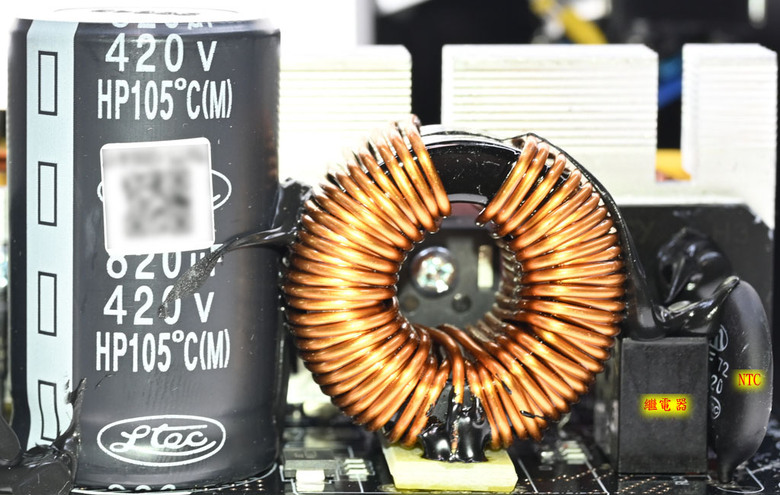 點我看大圖 Thermaltake DOCKPOWER FI 1200W金牌全模組電源開箱