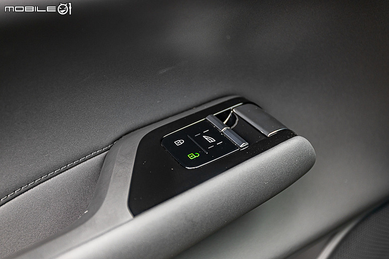Volvo EX90 試駕|以北歐氛圍重新定義旗艦,引領品牌邁入新世紀的純電七人休旅!