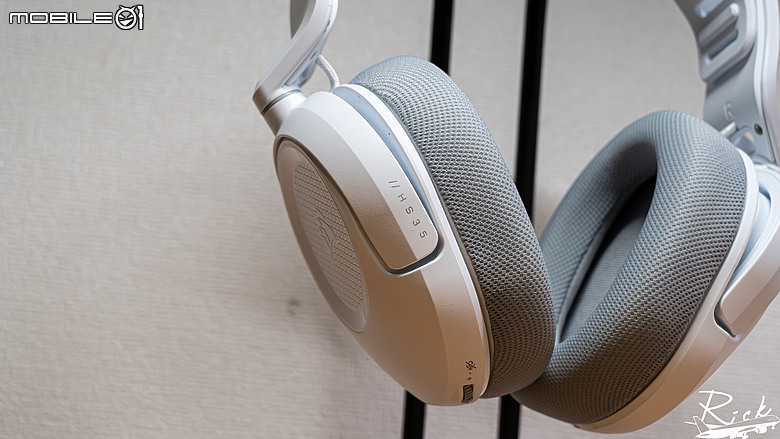 點我看大圖 【開箱】入門Dolby Atmos三模無線耳機 | CORSAIR HS35 v3 WIRELESS WHITE