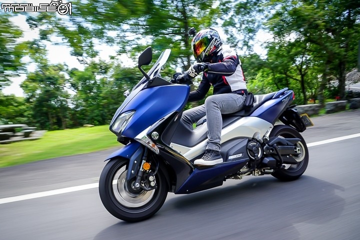 YAMAHA TMAX 560 TECH MAX 試駕｜羊皇無須多言，無可取代的王者