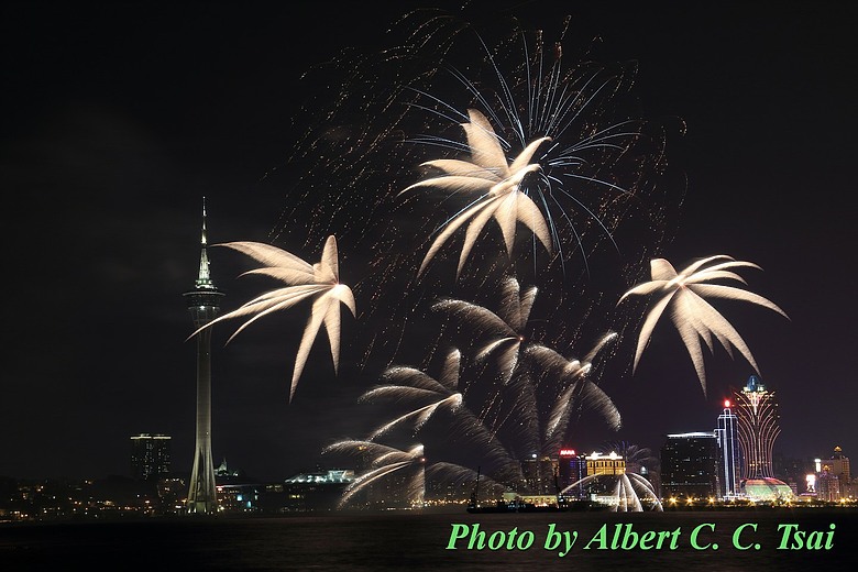 【夜空詩篇】璀璨盛放的濠江煙花：2015澳門國際煙花節台灣隊奪冠視覺饗宴