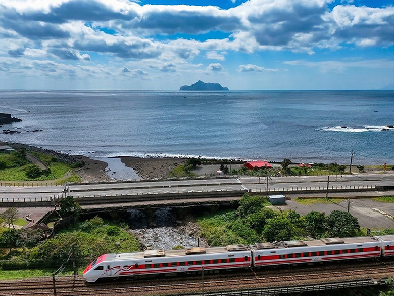 宜蘭海線公路旅行必收！從台2線「大溪橋」看山海絕美視角！