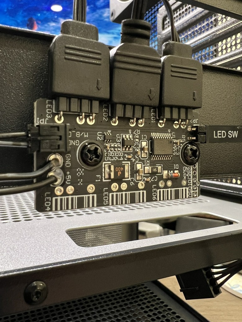 點我看大圖 Epontec MARS 1000W電源 與 Montech TG3玻璃海景機殼開箱