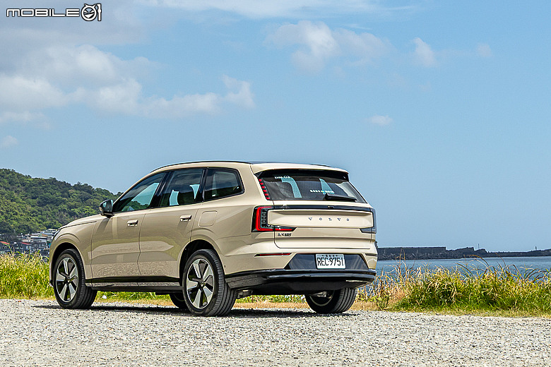 Volvo EX90 試駕|以北歐氛圍重新定義旗艦,引領品牌邁入新世紀的純電七人休旅!
