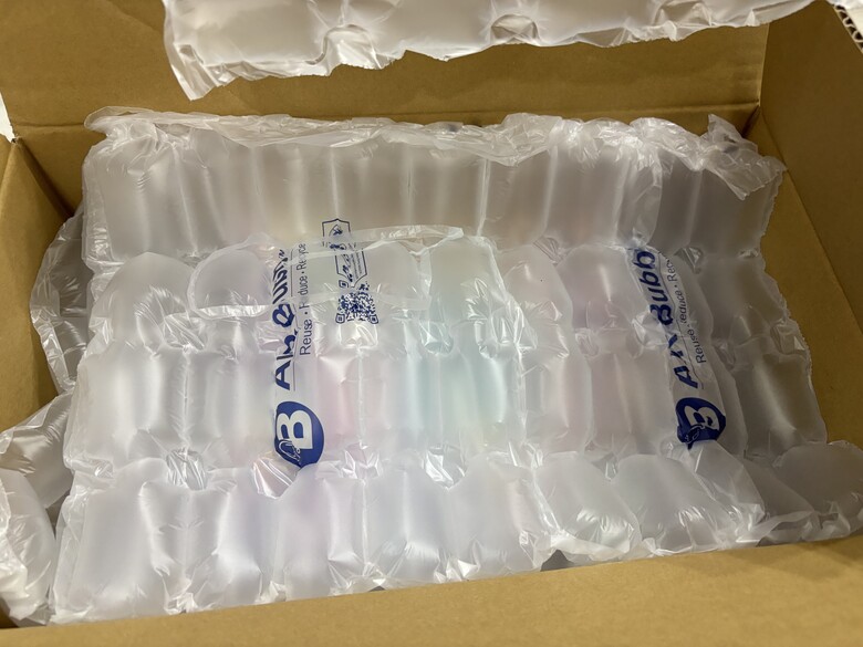 【開箱】我小時候也有個黑道大哥的夢想｜Mobile01 × 王鵬傑中秋禮盒，結果先被《出陣》吸走了
