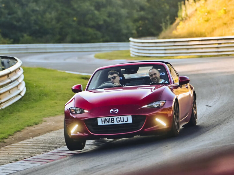 【硬核底盤派】車越重，缺點放大一百倍！為什麼 MX-5 的「輕」才是最高級的底盤調校？