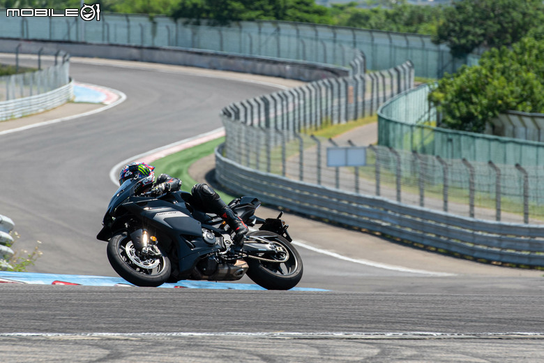 點我看大圖 YAMAHA YZF R3/R9賽道試駕|親和雙缸與靈動三缸,全面釋放R DNA極限性能