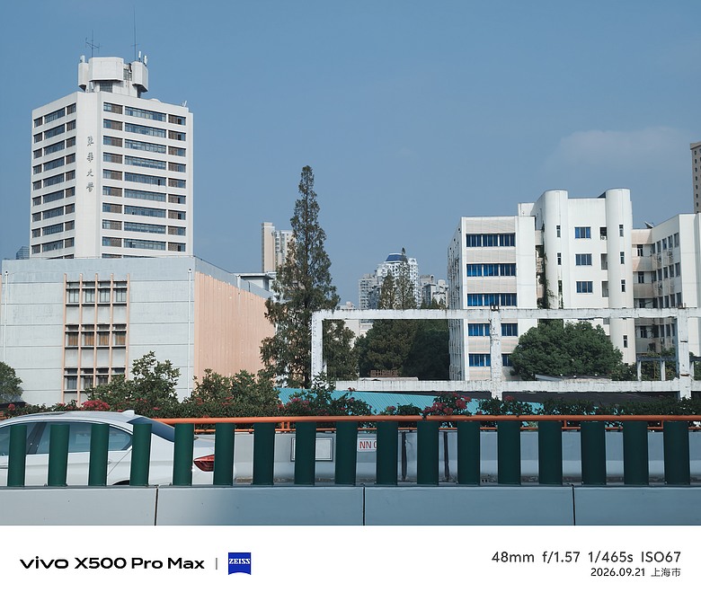 點我看大圖 vivo X500 系列三機齊發|天璣 9600 Pro 加持、17EV 超高動態與 8000mAh 續航怪獸降臨