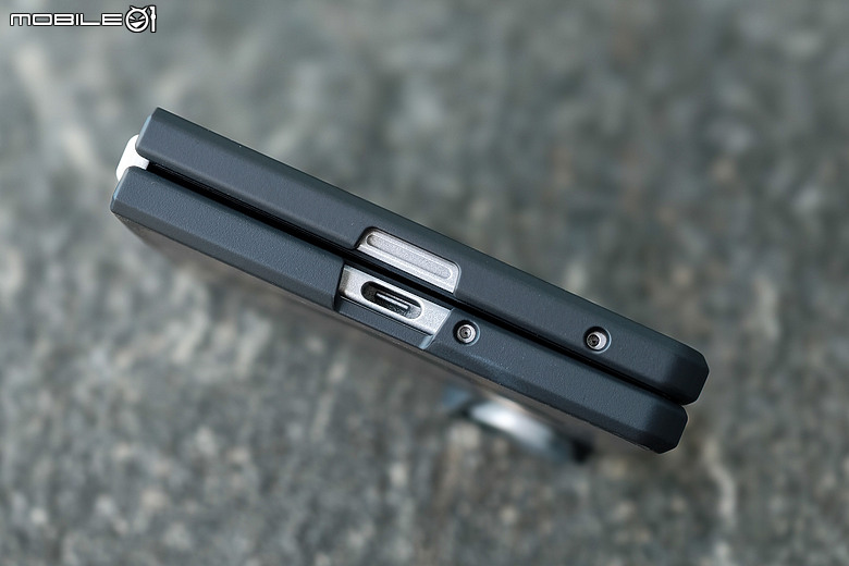 UAG x 三星 Z Fold8 / Fold8 Ultra / Flip8 保護殼｜內建磁吸 360° 支架、軍規輕薄之選！