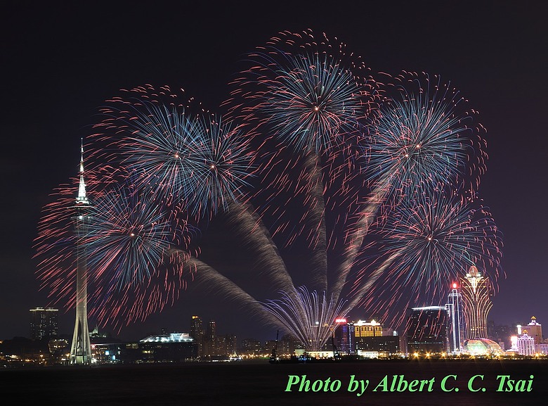 【夜空詩篇】璀璨盛放的濠江煙花：2015澳門國際煙花節台灣隊奪冠視覺饗宴